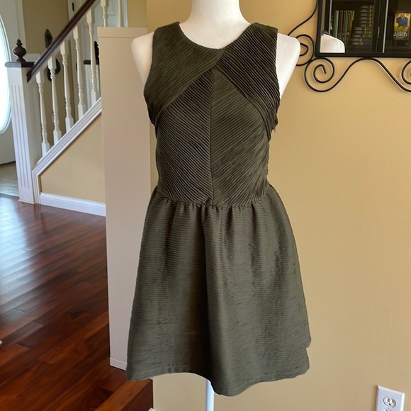 Topshop Dresses & Skirts - Topshop Olive green Textured tank, cocktail, wedding, date night dress, Size 10